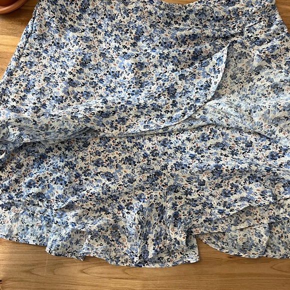 Abercrombie and Fitch floral skort - Picture 4 of 6